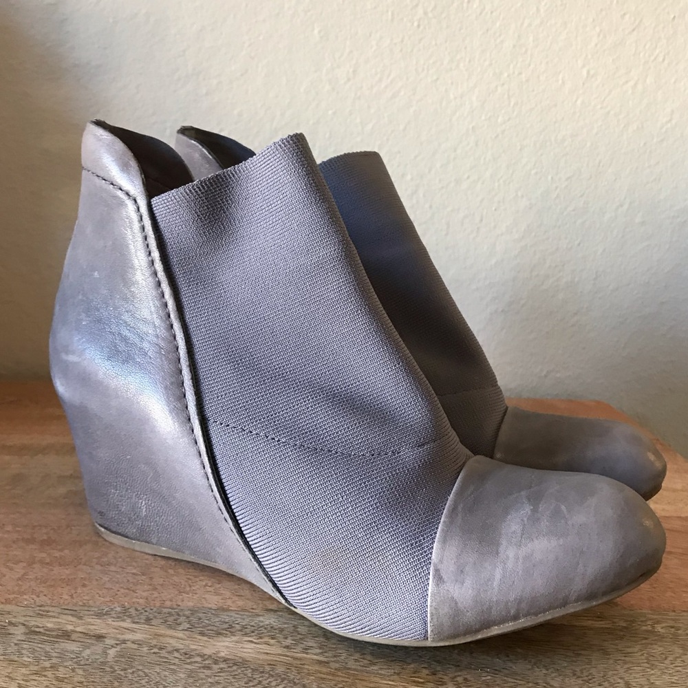 Gentle Souls Fenton LE booties size 9